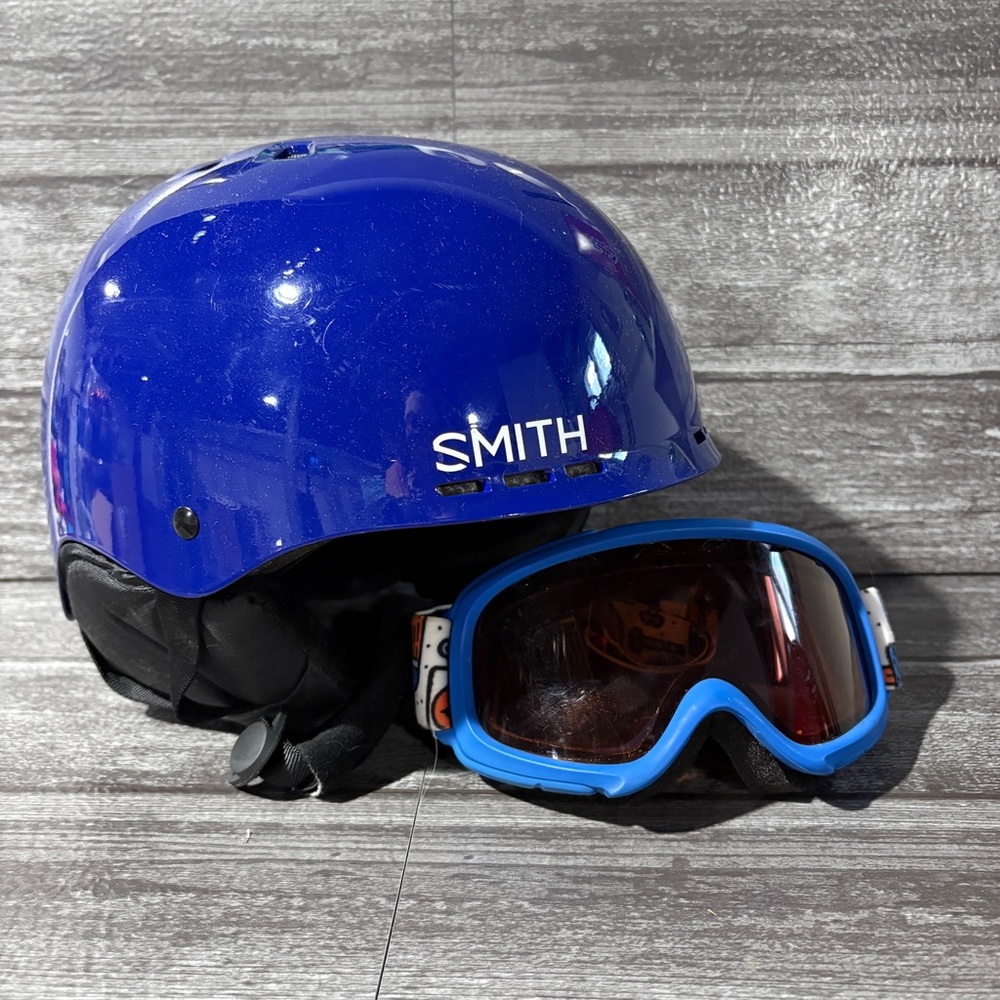 SMITH Vibrant Blue Helmet and Goggles